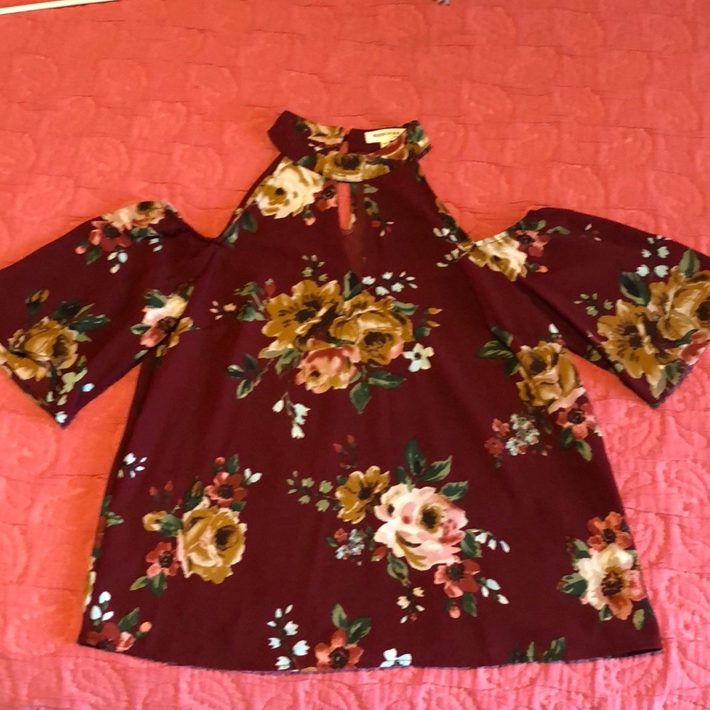 MONTEAU top in dark red w/ flower print